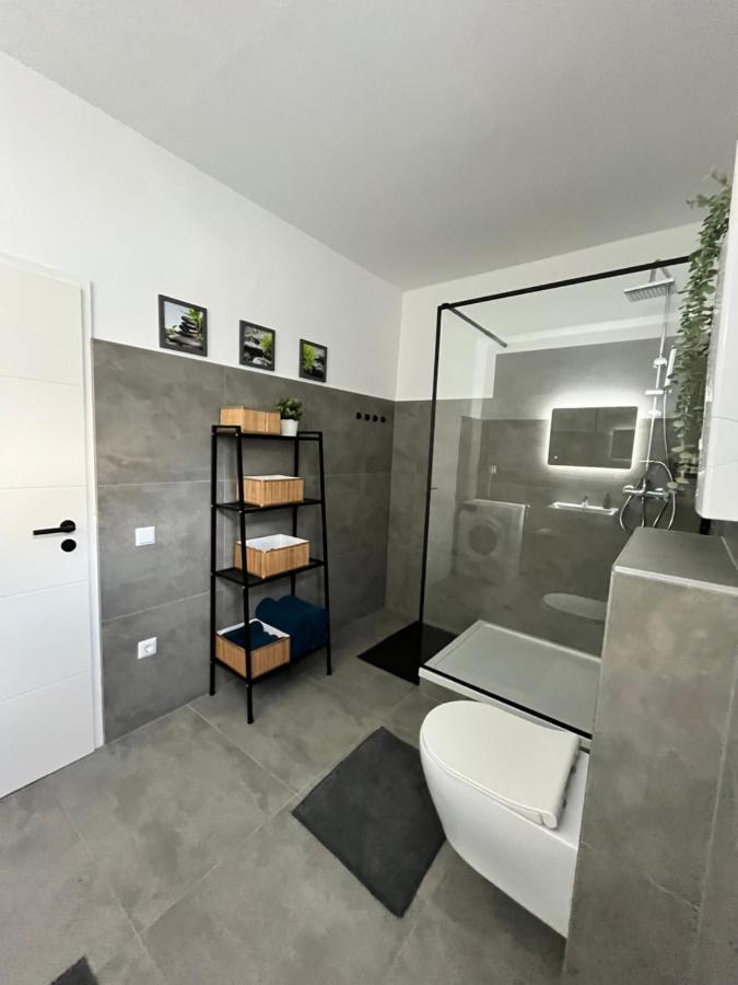 Appartment Florida Naehe Duesseldorf, Messe, Hbf, City, Wifi, Helios Hospital Krefeld Buitenkant foto
